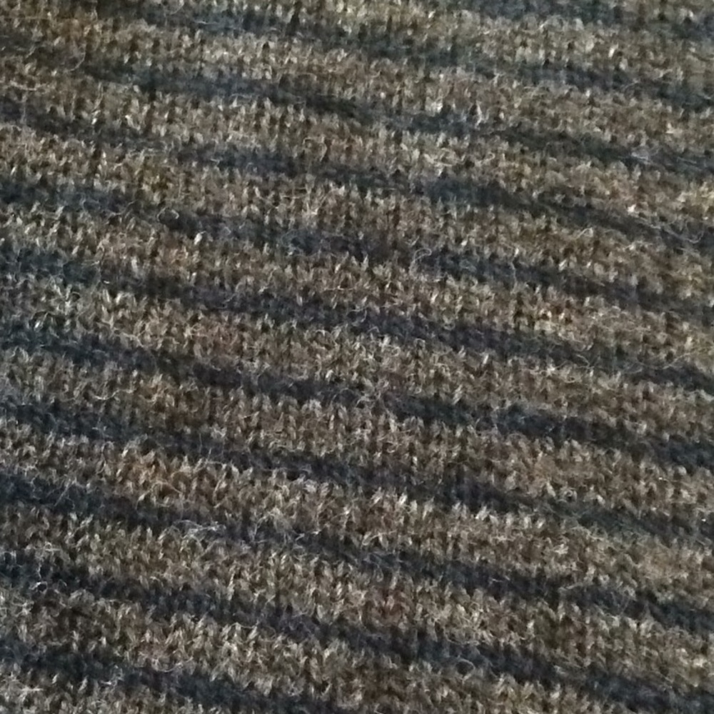 Men's Gap Sweater - Picture 3 of 3